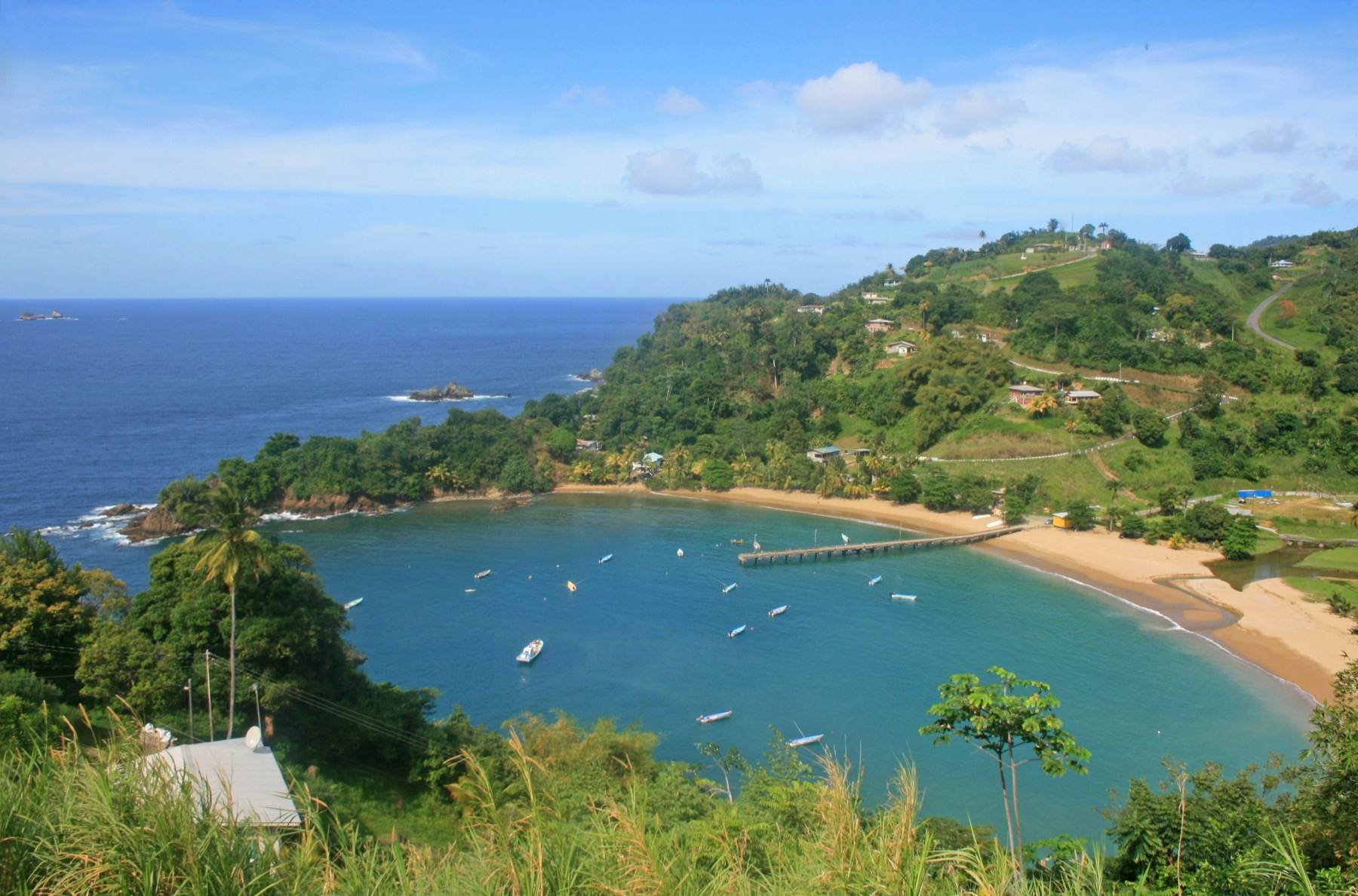 The turquoise horseshoe of Parlatuvier Bay with its long jetty