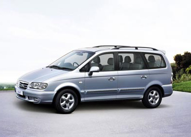 7 seater Hyundai Trajet from Frankie Tours and Rentals
